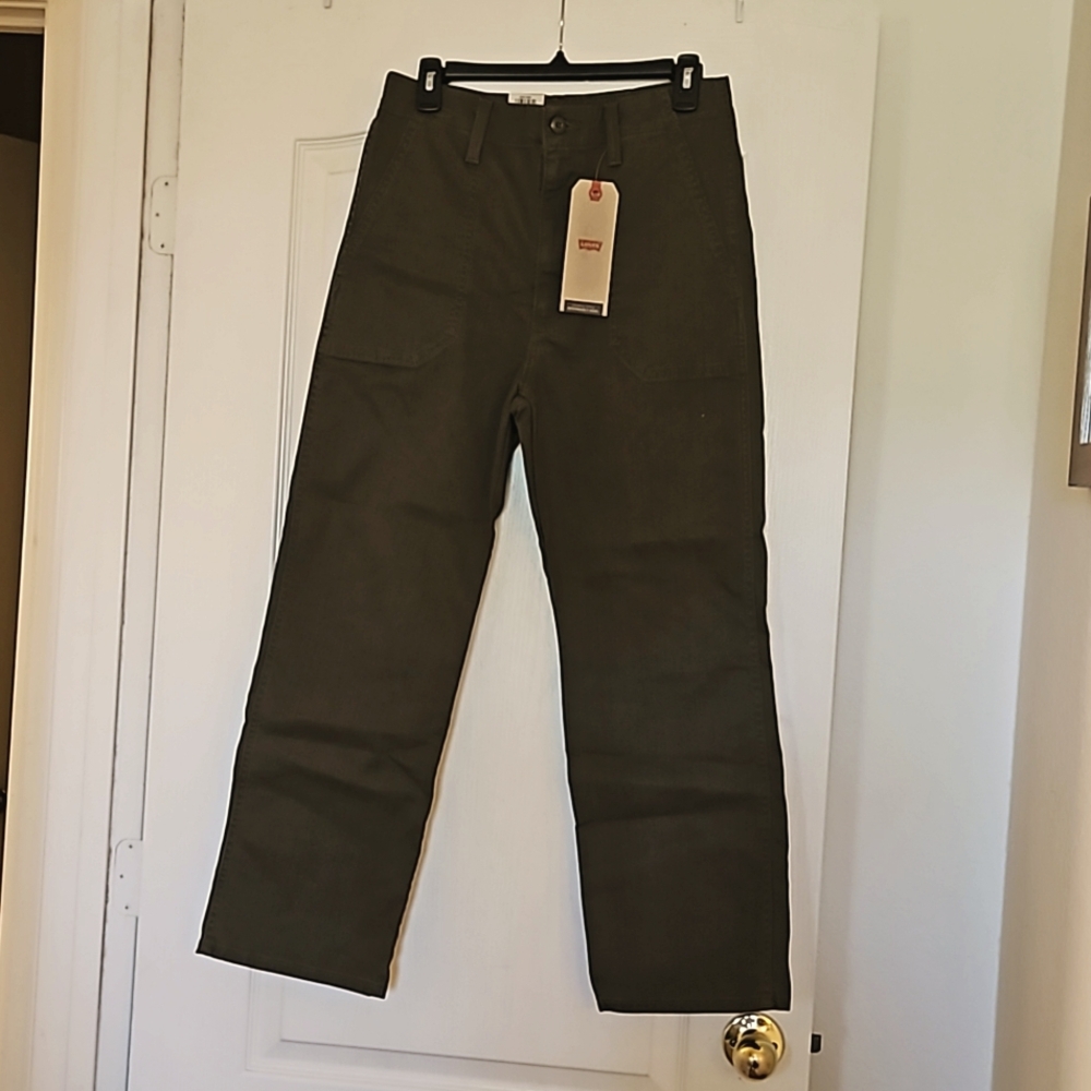 Levi's, size 8 W29 L27, olive color